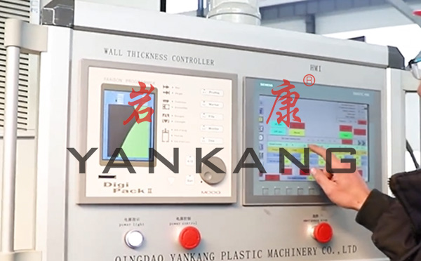 全自動擠出中空吹塑機的控制面板可以實時監(jiān)測控制中空機器的運行 全自動擠出中空吹塑機組成結構