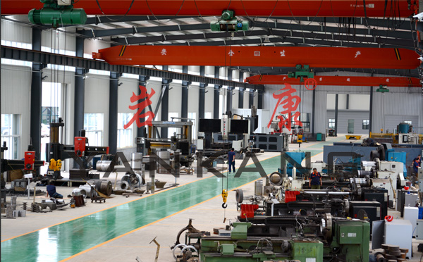 巖康中空吹塑機(jī)生產(chǎn)車(chē)間 中空吹塑機(jī)下料不穩(wěn)定解決辦法