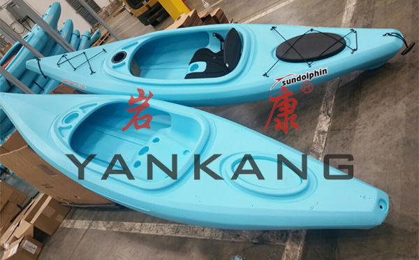 皮劃艇吹塑機(jī)生產(chǎn)設(shè)備