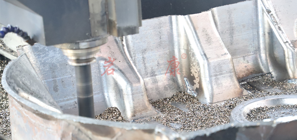 巖康吹塑機模具拋光保養(yǎng)生產車間 吹塑機模具拋光保養(yǎng)