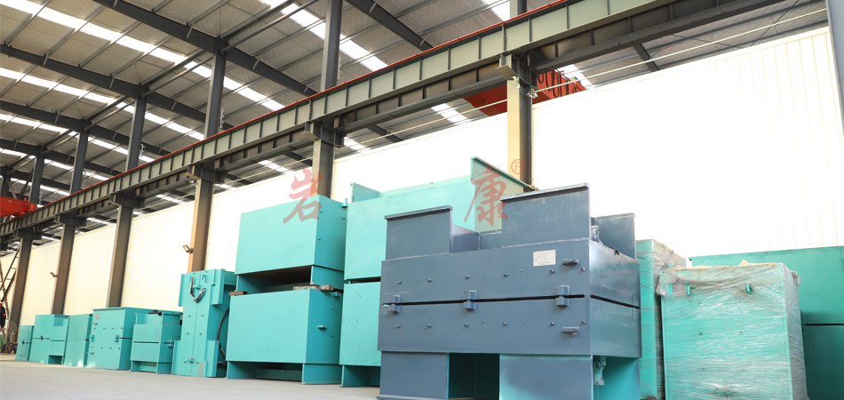 中空吹塑成型模具的特點及優(yōu)勢 中空吹塑成型模具的特點及優(yōu)勢