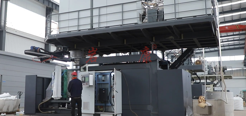 生產(chǎn)塑料交通警示柱的吹塑機設(shè)備