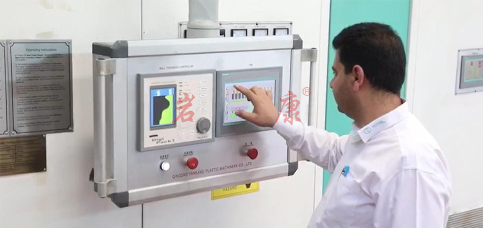 巖康大型多層塑料水箱中空吹塑機在巴基斯坦成功運行 巖康大型多層塑料水箱中空吹塑機在巴基斯坦成功運行