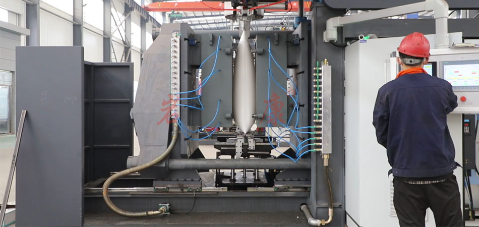 巖康230升塑料立式水箱中空吹塑機優勢 巖康230升塑料立式水箱中空吹塑機試機生產