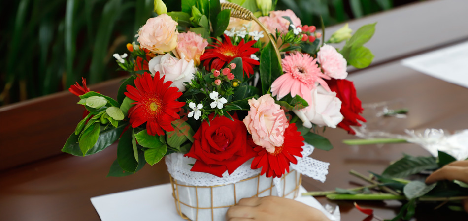 巖康舉辦藝術(shù)插花活動(dòng) 巖康舉辦藝術(shù)插花活動(dòng)