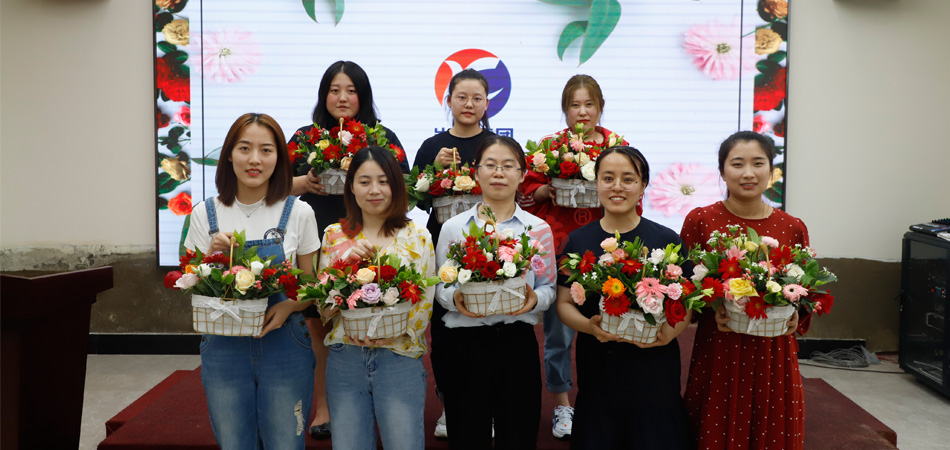 巖康舉辦藝術(shù)插花活動(dòng) 巖康舉辦藝術(shù)插花活動(dòng)